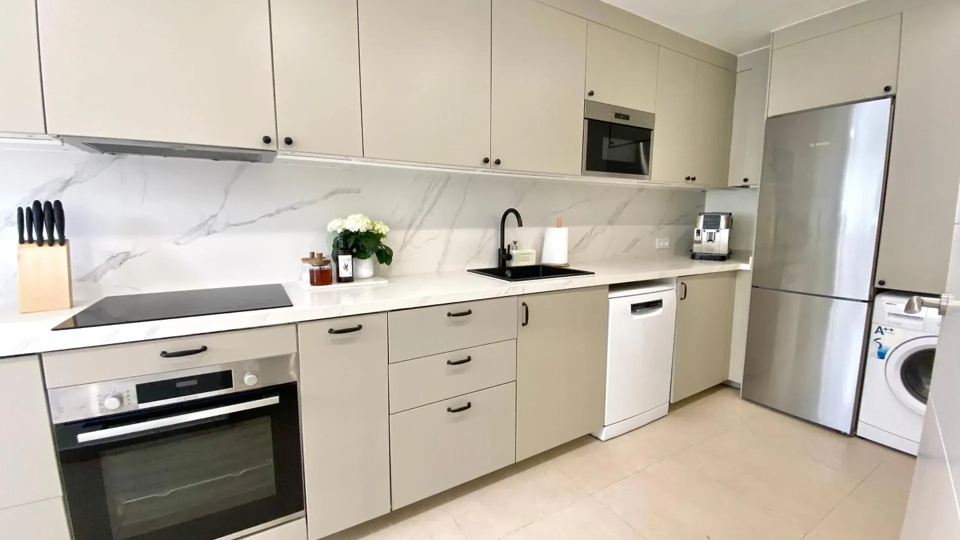 에스테포나 Townhouse W/Sea View & Garden 빌라 스페인